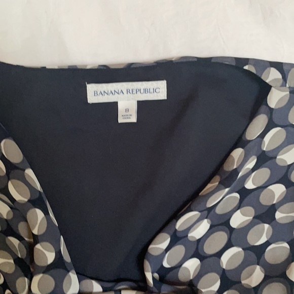 Banana republic polka dot sleeveless blouse, size 8 - Picture 3 of 4